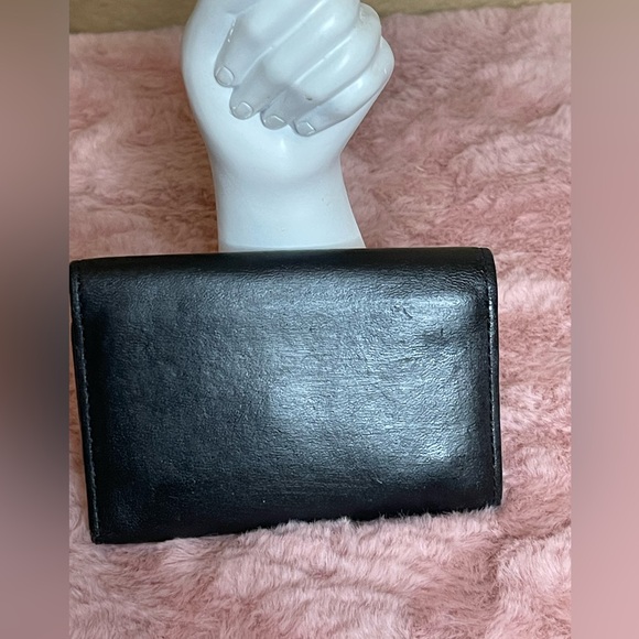 Chloe Key Ring Case - Picture 2 of 13